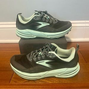 Brooks Cascadia 16- Women’s Wide 9 - Trail Running shoes